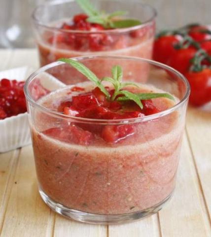 Soupe froide tomates, fraises au vinaigre balsamique