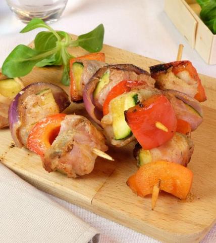 Brochettes de légumes au bacon