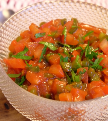 Salade de tomates et poivrons épicés