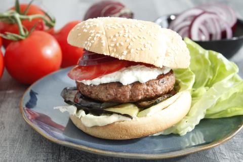 Burger végétal méditerranéen houmous et feta