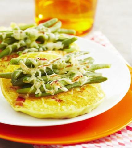 Galettes de purée aux saucisses et haricots verts