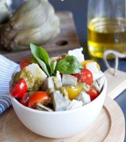 Salade d'artichauts, tomates, basilic et parmesan