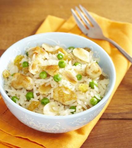 Riz au poulet rissolé et aux fruits secs