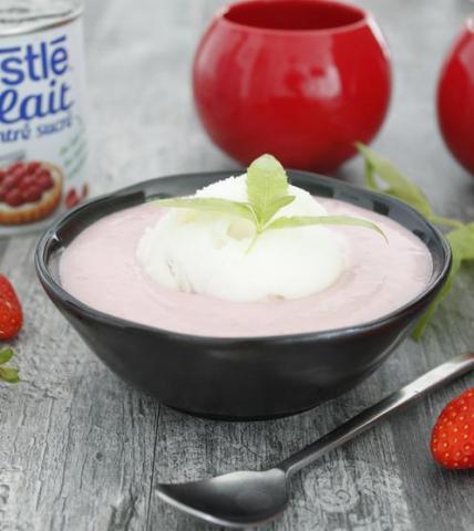 Velouté de fraises à la verveine et glace citron