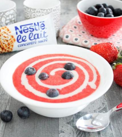 Soupe glacée fraises et lait concentré