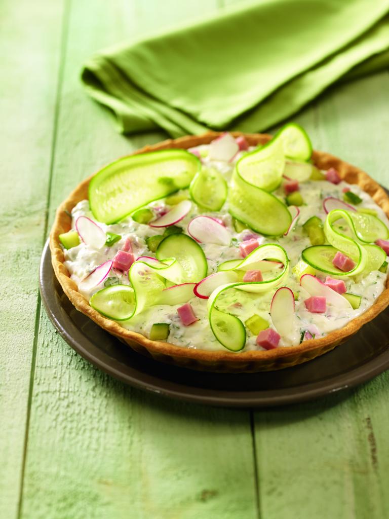 Tarte au fromage blanc, concombre et dés de jambon, façon tzatziki