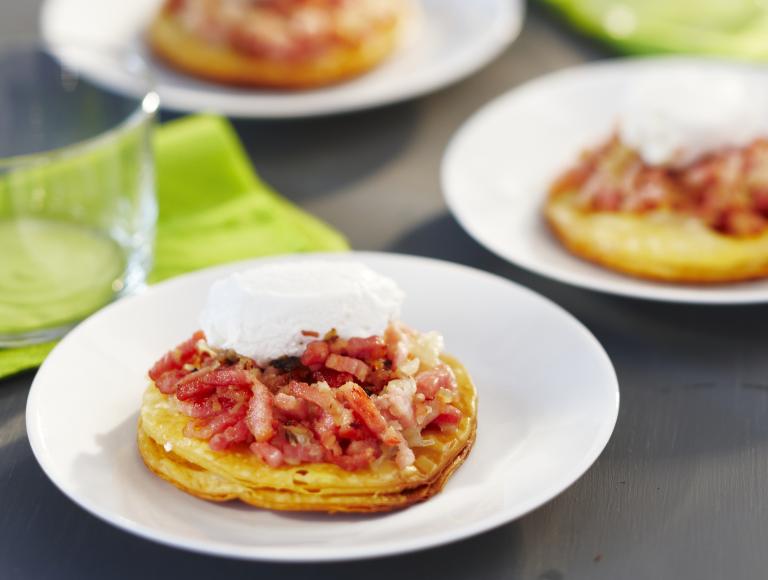 Tartelettes fines au chèvre frais et allumettes