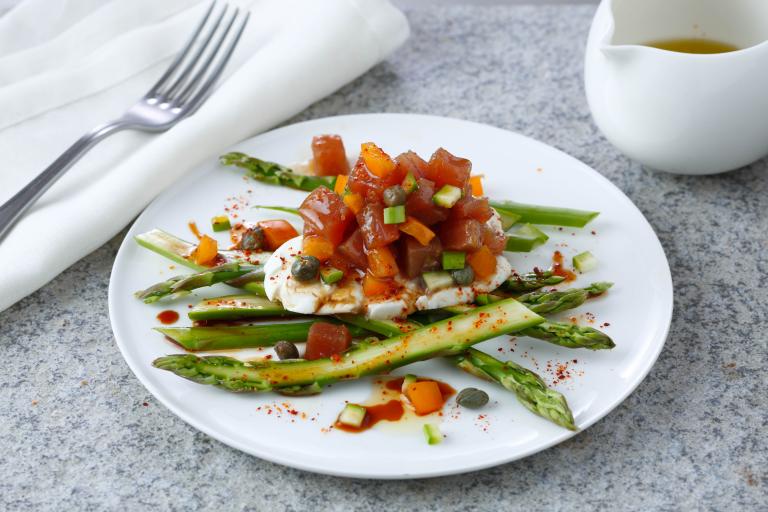 Tartare de thon, câpres, piment d'espelette