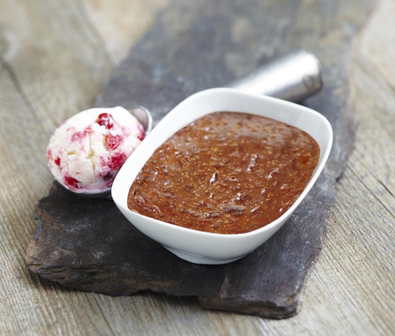 Crème tiède au chocolat praliné et glace au fromage blanc et groseilles