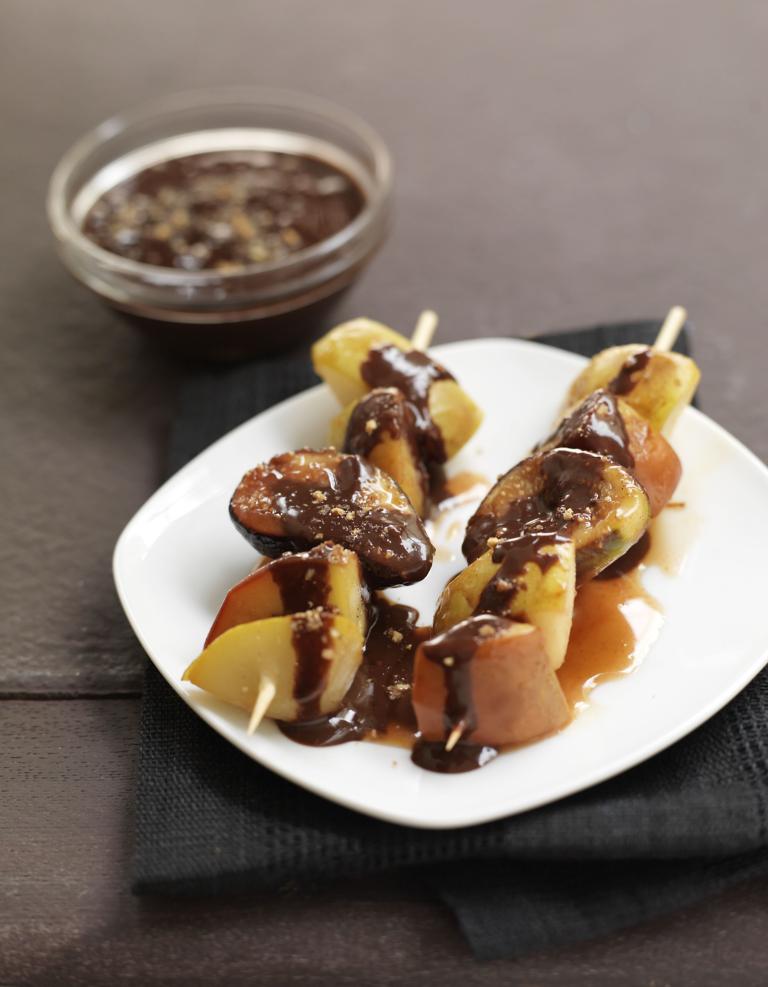 Brochettes d'automne a la cannelle sauce chocolat pralin