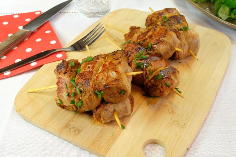 Brochettes de boeuf et poitrine fumée