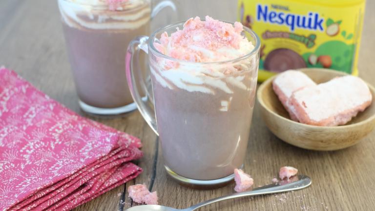 Nesquik choco nutty et chantilly aux biscuits roses