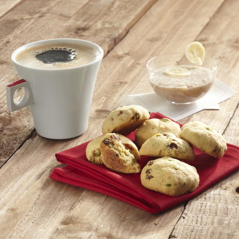 Gros cookies aux amandes, pistaches, raisins et crème de bananes à l'orange