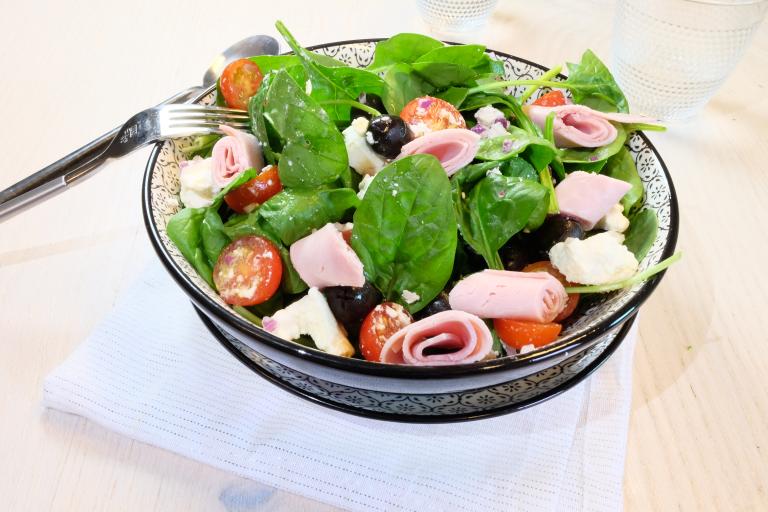 Salade jambon, épinard, tomate, feta