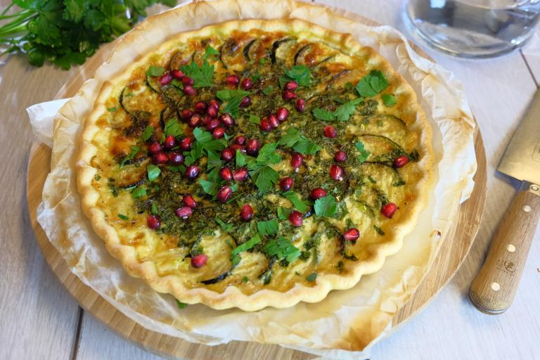 Quiche au lait d'avoine, courgettes et grenade