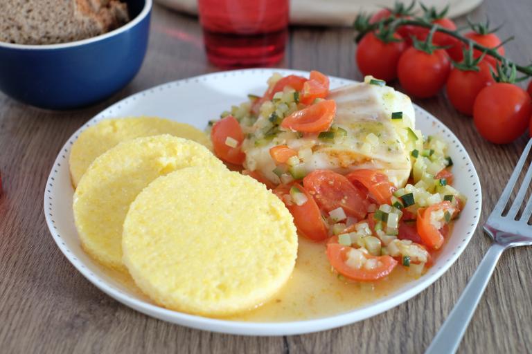 Cabillaud aux légumes et galettes de polenta