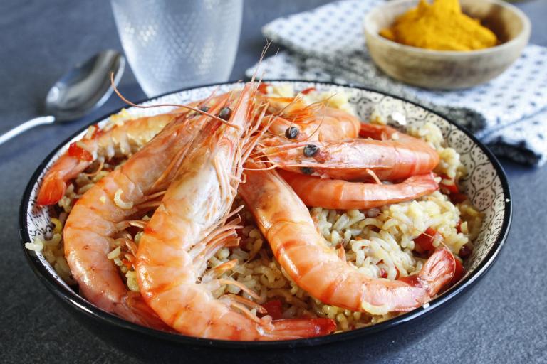 Crevettes, riz pilaf et sauce curry - Recette Ptitchef