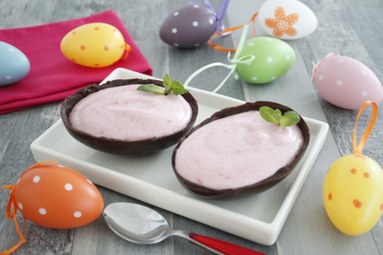 Oeufs de pâques et mousse de fraise 2