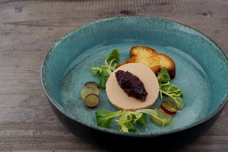 Sensational Terrine accompagné de sa brioche et d'une compotée d’oignons rouge