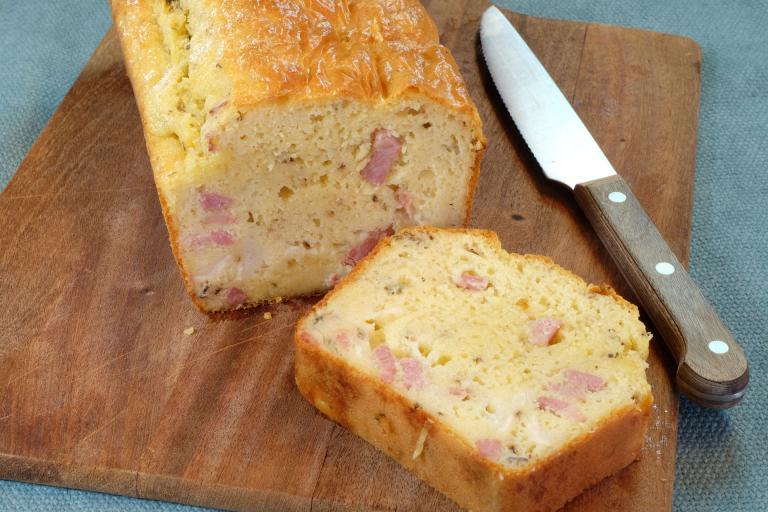 Cake aux trois fromages et lardons