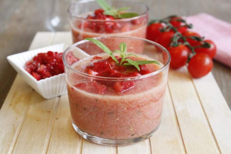 Soupe froide tomates, fraises au vinaigre balsamique