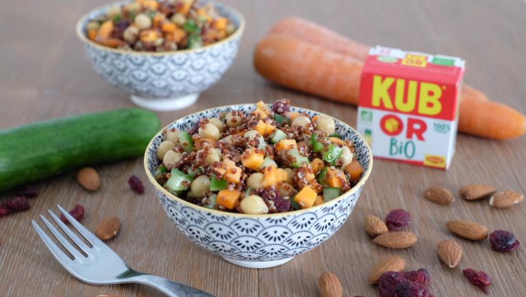 Salade pois chiches quinoa cranberries aux légumes croquants