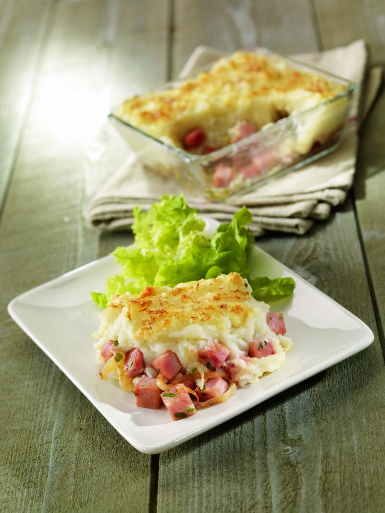 Parmentier de dés de jambon et oignons