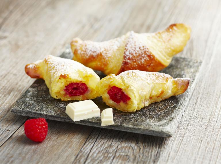 Croissants feuilletés framboises chocolat blanc