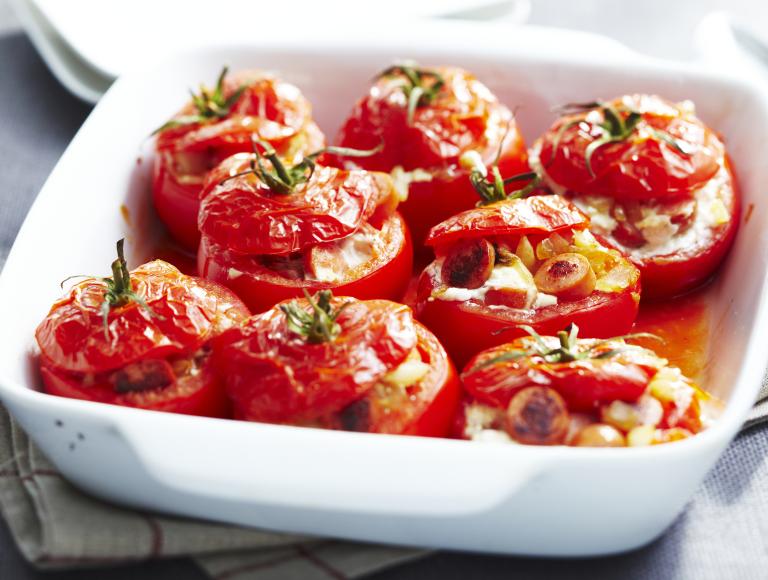 Tomates farcies au chèvre frais et knacki