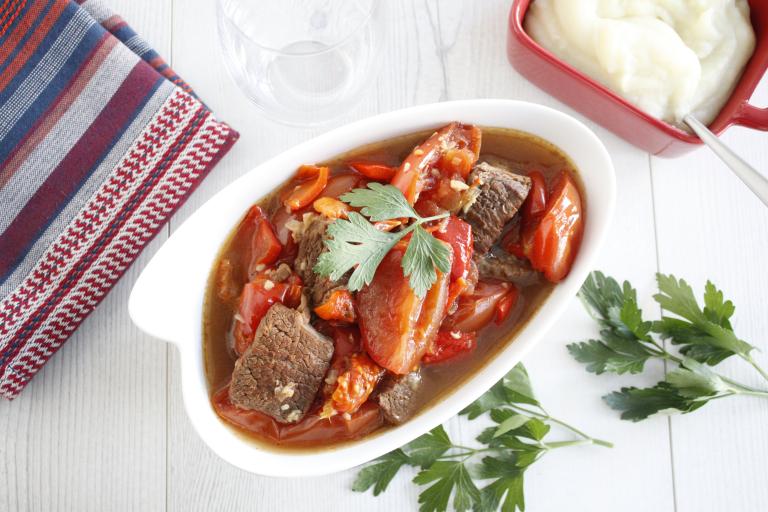 Boeuf aux poivrons rouges en cocotte