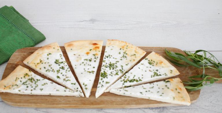 Pizza fromage frais et herbes