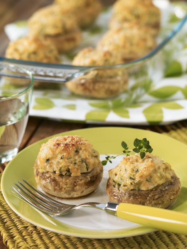 Champignons farcis au poulet et oignons rissolés