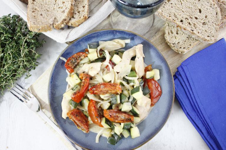 Poêlée de poulet aux courgettes et tomates confites