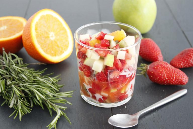 Minestrone de fruits frais au romarin