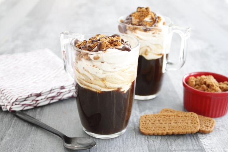 Café, chantilly spéculoos, sauce chocolat, brisures de spéculoos