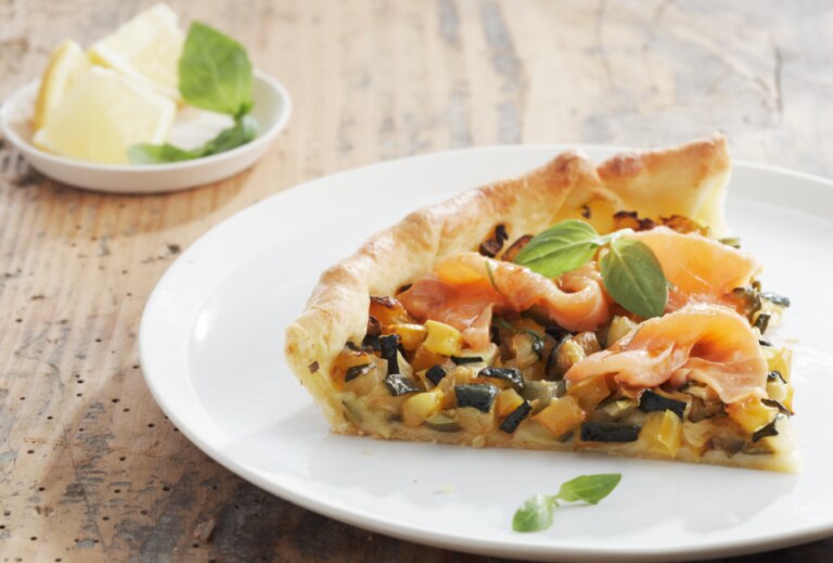 Tarte au saumon mariné et petits légumes poêlés à l'Arome