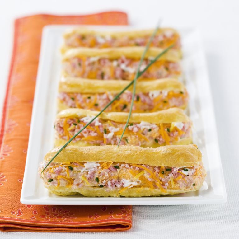 Eclairs au jambon fromage blanc ciboulette et carottes rapees