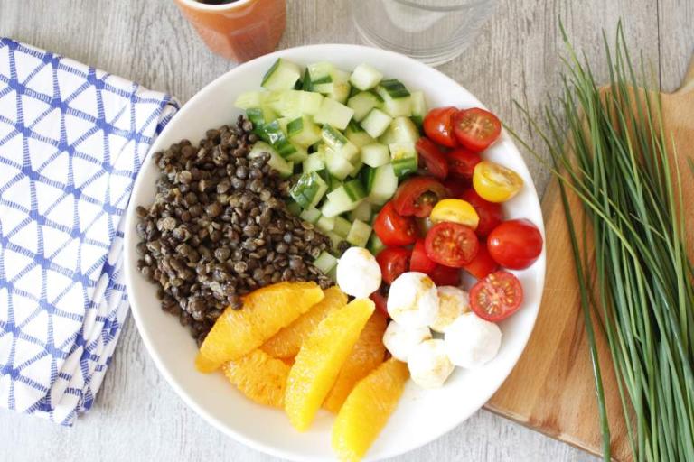 Salade de lentilles, orange chèvre et légumes