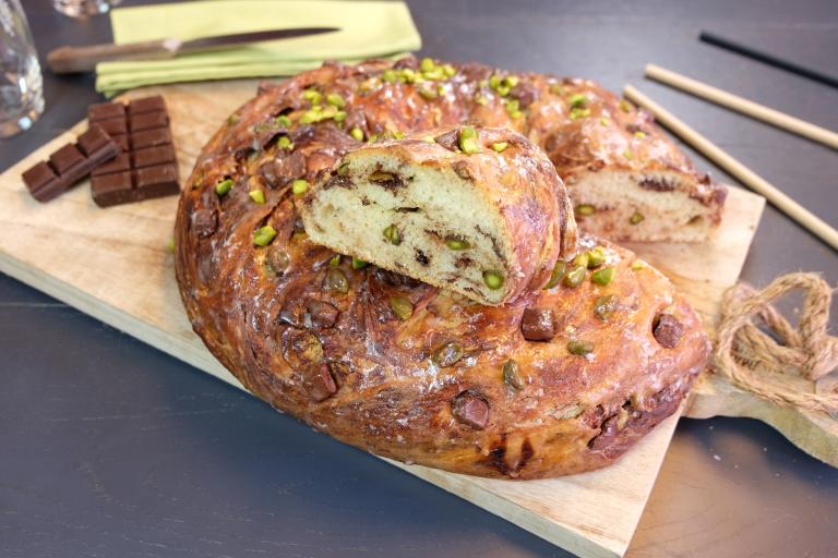 Brioche aux pépites de chocolat et pistaches