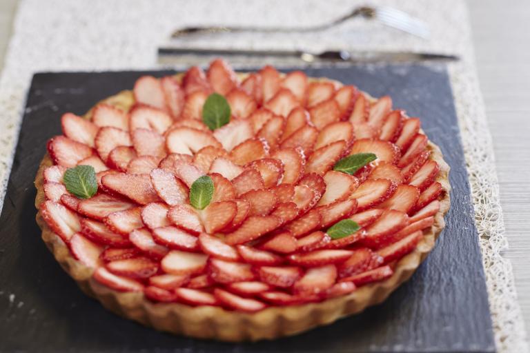 Tarte a la creme d'abricots et fraises