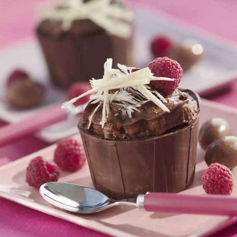 Nid croquant à la mousse au chocolat et framboises