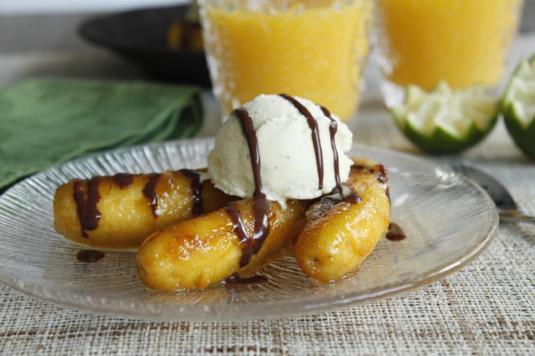 Petites bananes glacees, sauce au chocolat et glace vanille(pas avant avril 2005)