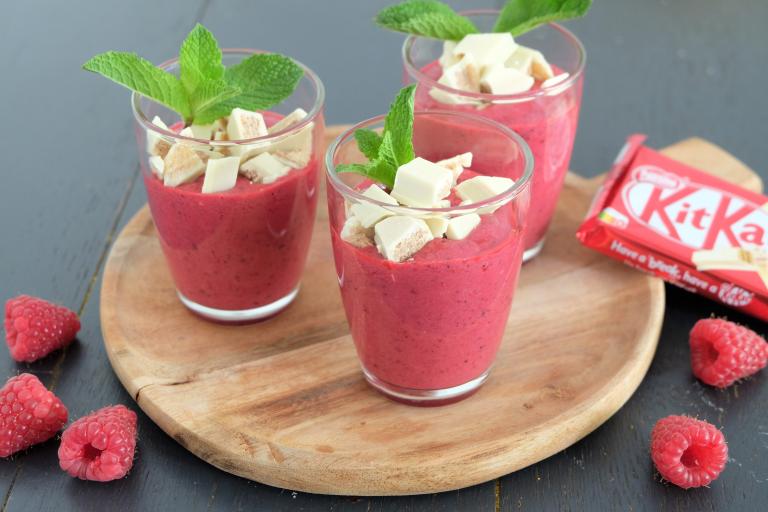 Smoothie fruits rouges et Kitkat white