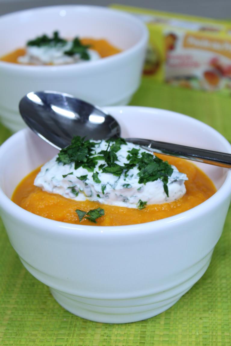 Crème de carottes, quenelle de chèvre frais persillée