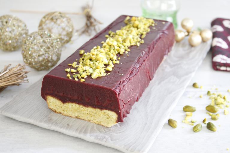 Bûche glacée pistaches griottes vegan