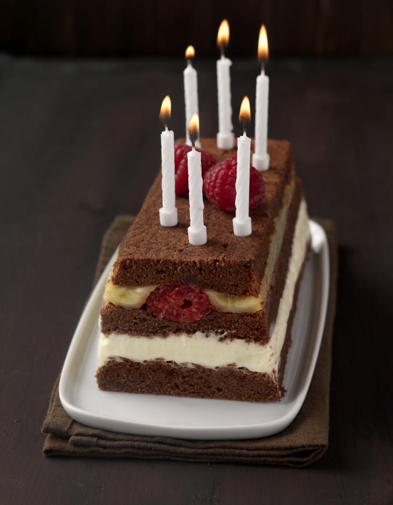 Gateau framboises et bananes poelees, mousse au chocolat blanc