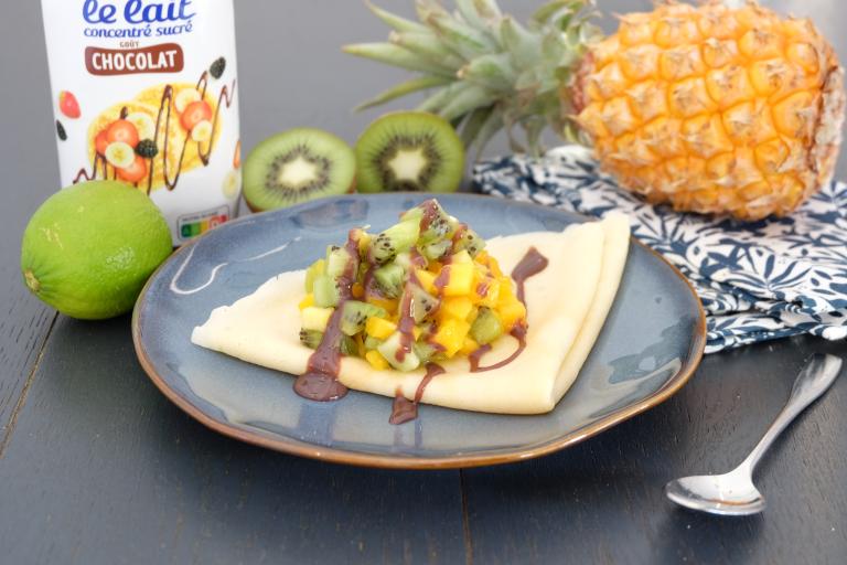 Crêpes aux fruits exotique et sauce chocolat au lait concentré