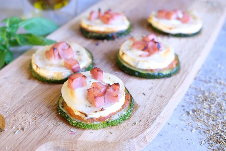 Pizzas courgette jambon et fromage de chèvre