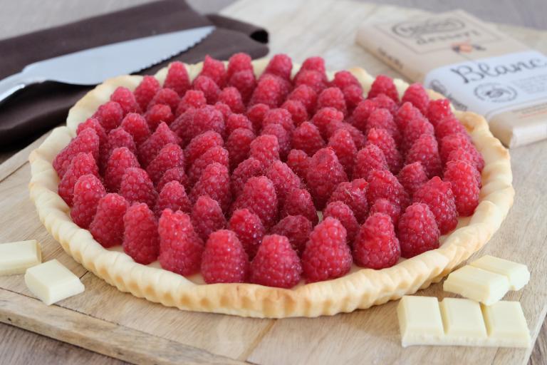 Tarte au chocolat blanc et framboises