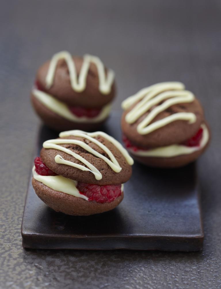 Whoopie pie framboises chocolat blanc et noir (exclusivité facebook avril 2011)